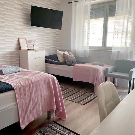 Szelrozsa Apartmanhaz แวแลนแซ ภายนอก รูปภาพ