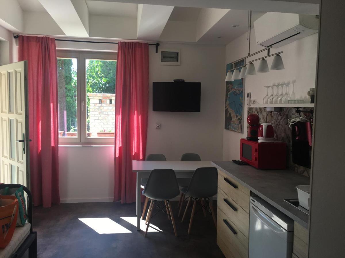 Szelrozsa Apartmanhaz แวแลนแซ ภายนอก รูปภาพ