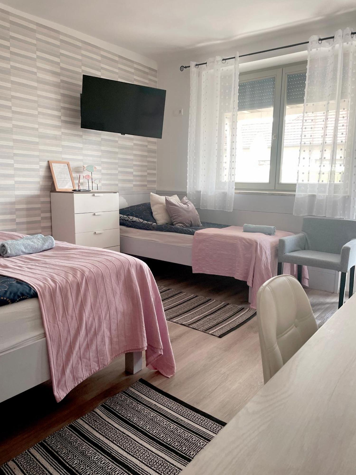 Szelrozsa Apartmanhaz แวแลนแซ ภายนอก รูปภาพ