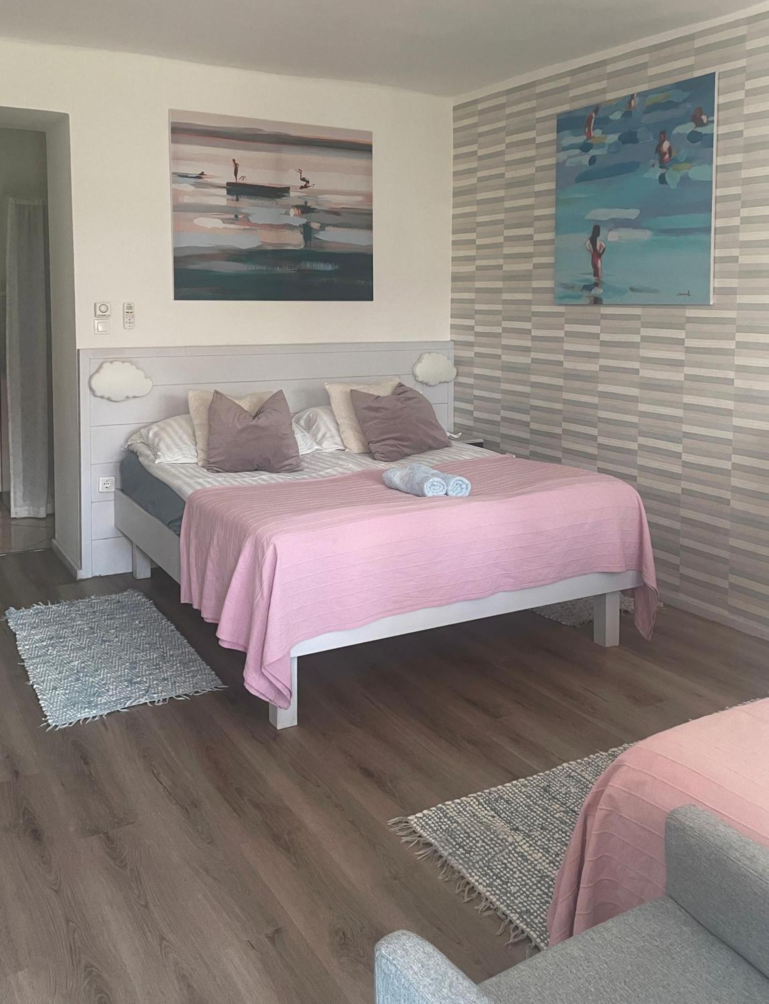 Szelrozsa Apartmanhaz แวแลนแซ ภายนอก รูปภาพ